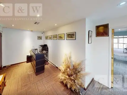 Oficina en Alquiler con 2 cocheras