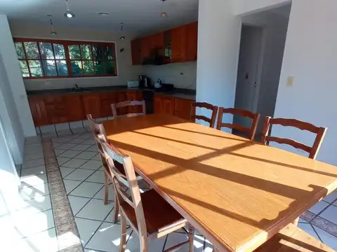 Casa 5 ambientes con 3 baños