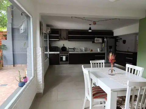 Casa en venta Tigre jardin y pileta.