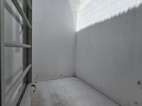 Casa 4 ambientes con balcón y patio en alquiler