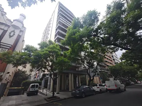 Excelente semipiso al frente con balcón aterrazado