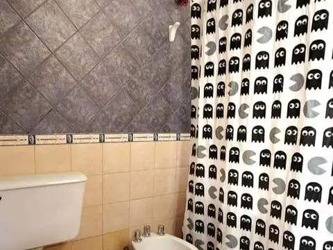 VENTA CASA CON PILETA LOS NONOS CENTENARIO