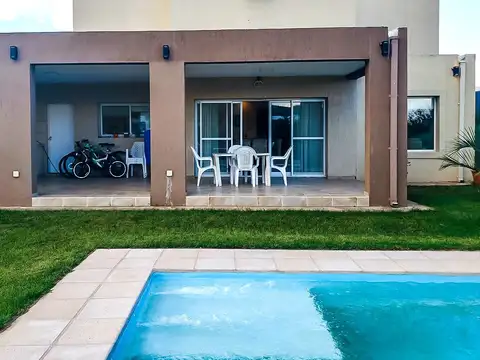 Casa en Venta con 2 cocheras