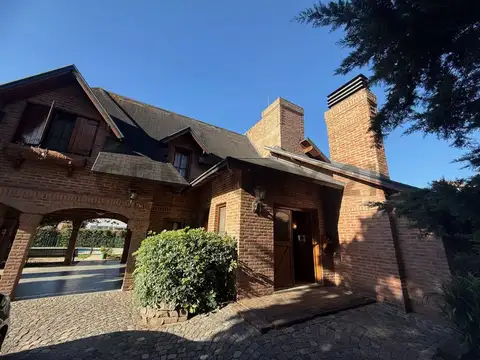 Venta de casa 5 ambientes en Country Banco Provincia. Francisco Alvarez