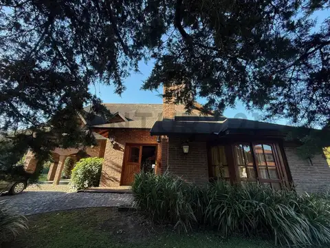 Venta de casa 5 ambientes en Country Banco Provincia. Francisco Alvarez