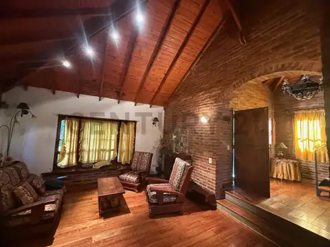 Casa 5 ambientes con 3 baños