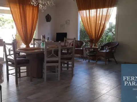 Casa 4 ambientes con 2 baños