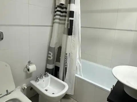 Departamento 2 ambientes con cochera.