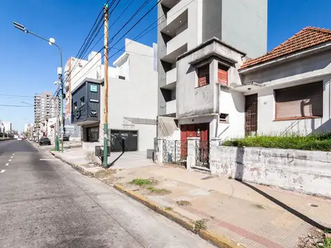 Avenida Hipólito Yrigoyen 7000