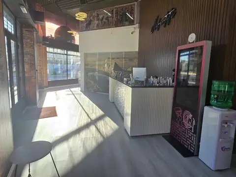 Av. Hipolito Irigoyen 400