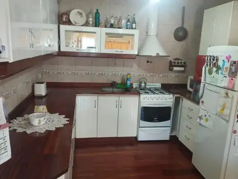 Casa 5 ambientes con 3 baños