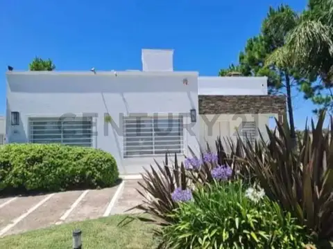 Casa en venta barrio Club de Campo El Candil Canning