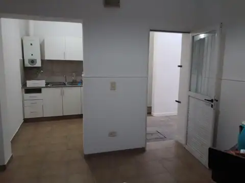 Casa de pasillo de un dormitorio en Alquiler en Pasaje Jenner 400 Rosario, Arroyito