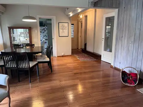 Casa 6 ambientes con 2 baños