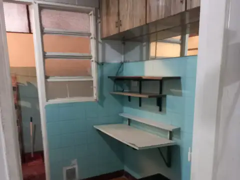 2 Ambientes en planta baja al frente con patio - MUY BAJAS EXPENSAS