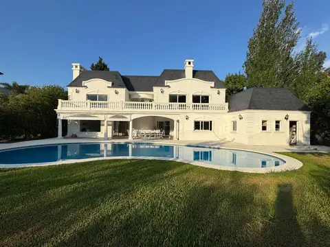 CASA EN ALQUILER EN CAMPOS DE ALVAREZ - 4 CUARTOS EN SUITE