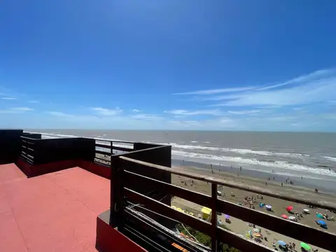 Frente al mar departamento con gran terraza