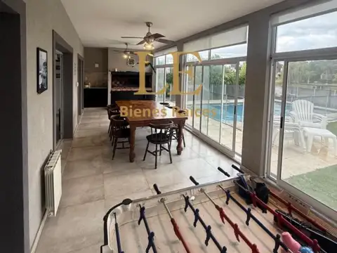 Casa en Venta con 8 cocheras