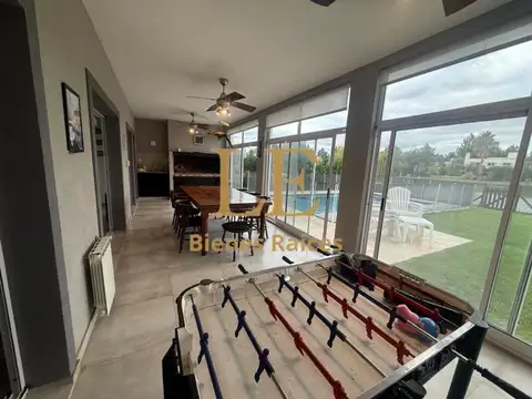 Casa 6 ambientes con 3 baños