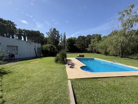 FUNES - CASA 4 DORMITORIOS - HERMOSA FORESTACiON