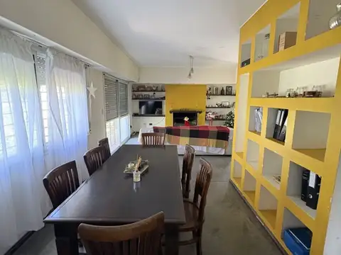 Casa 6 ambientes con 2 baños