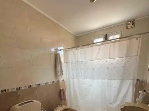 Venta Casa más Duplex al fondo Villa Adelina