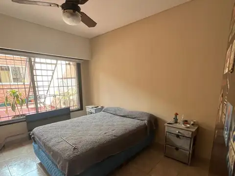 Casa 8 ambientes con 2 baños