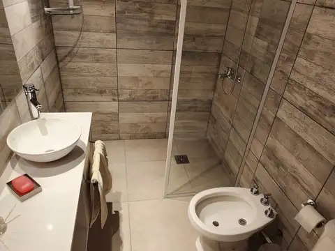 Casa 3 dorm. 3 baños, interior a estrenar. piscina protegida, equipadisima