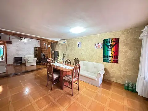 Venta casa de 2 dormitorios en barrio Tiro Suizo. APTO CREDITO
