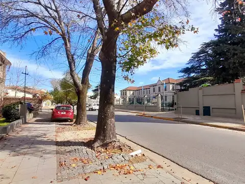 Hipólito Yrigoyen  al 2500