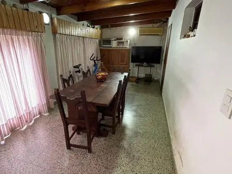 Casa en venta - 2 Dormitorios 1 Baño - Los Hornos