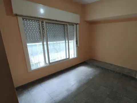 Depto Tipo Casa en Alquiler en Lomas De Zamora, $ 650.000