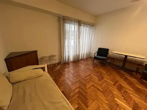 Muy Amplio Departamento de Dos Ambientes en Almagro - a 100 m de Av Rivadavia