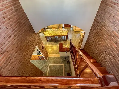 Casa en Venta con 3 cocheras