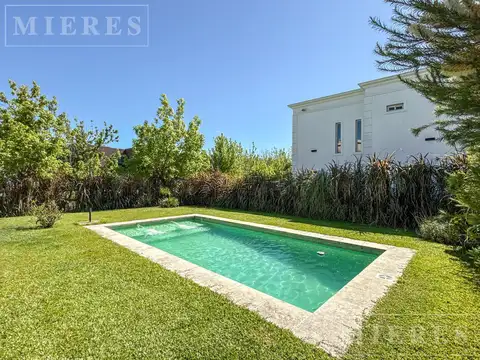 Casa en Alquiler Temporal con 2 cocheras