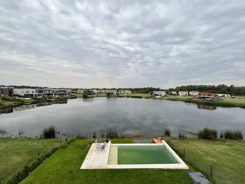 Casa venta Villanueva a la laguna Barrio Santa Ana