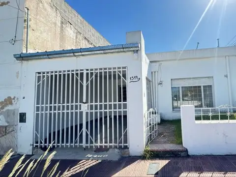 CASA EN VENTA 2 DORM. APTA CREDITOS CON COCHERA
