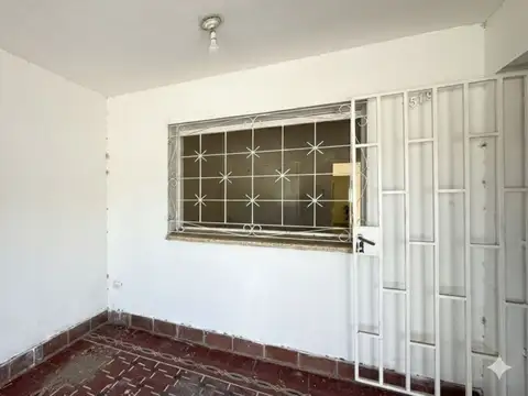 Casa 4 ambientes con 1 baño