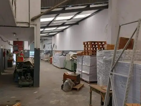 Excelente Galpón Con Entrada Para Camión, Sin Columnas 