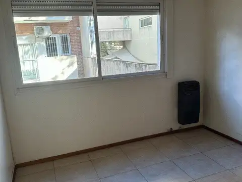 Martin Y Omar 200, Piso 1