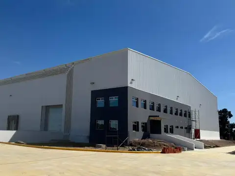 Nave Industrial de 9.000 m2 cub en Camino de la Costa Brava Zarate