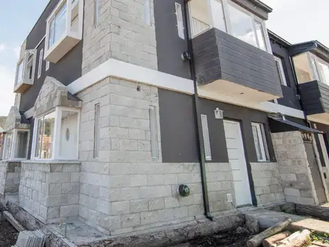 Casa duplex en venta - 2 dormitorios 1 baño - en construcción - 55mts2 - Junin De Los Andes
