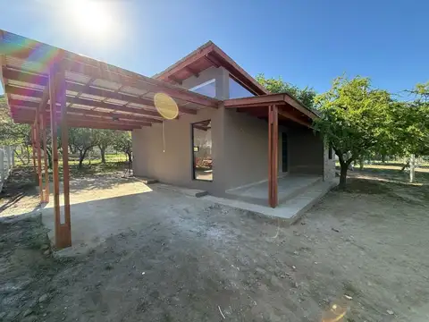 VENTA CASA 2 DORM. PILETA EN  COMUNA SAN ROQUE