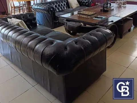 Casa en Alquiler con 3 cocheras