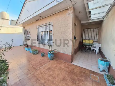 PH de 3 ambientes con patio en zona Parque Luro