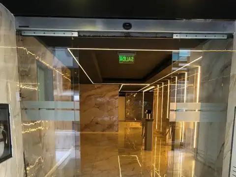 Reconquista 100, Piso 6