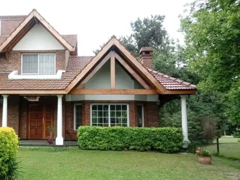 Quinta en barrio El Cube