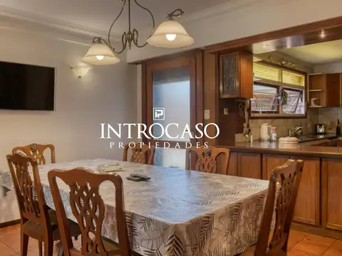 Casa en Alquiler Temporal con 3 cocheras