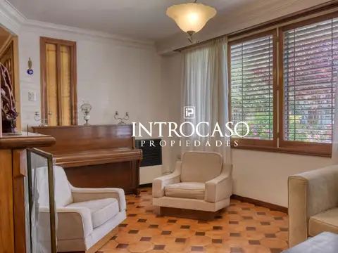 Casa 5 ambientes con 4 baños