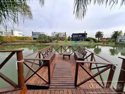 Casa en Venta en Countries y Barrios Cerrados en Berazategui, USD 780.000